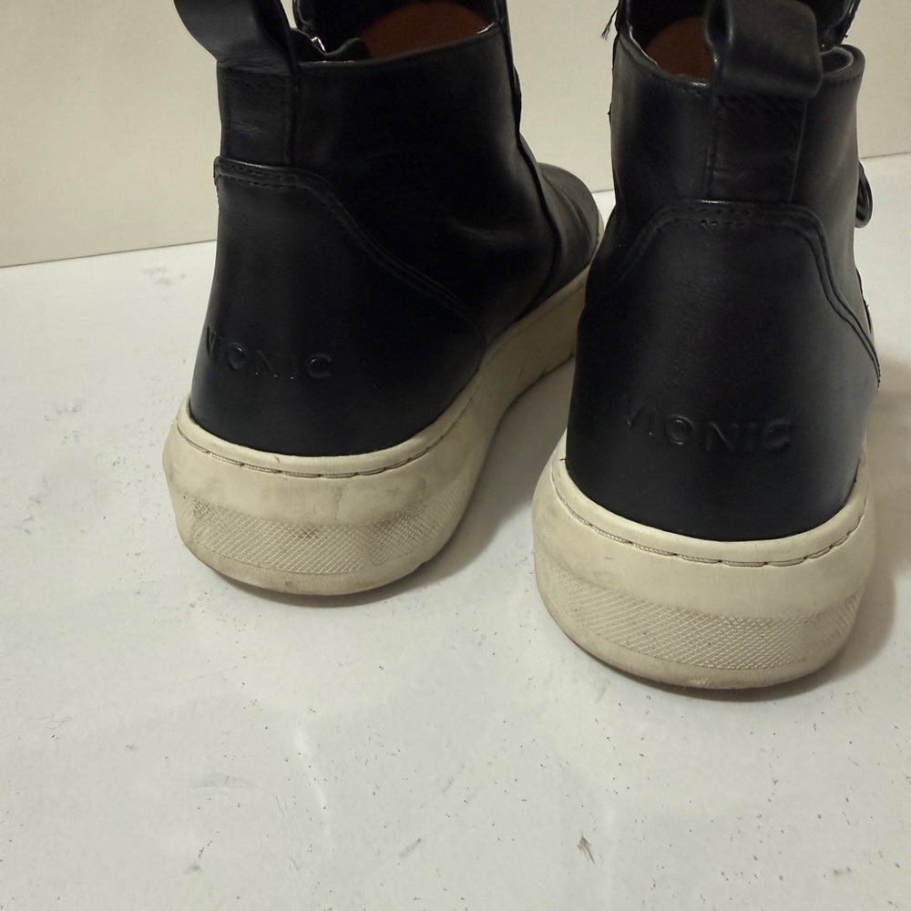 Leather ankle boot sneaker, Vionic
Brinkley Black Leather High-Top Sneakers - Picture 4 of 16